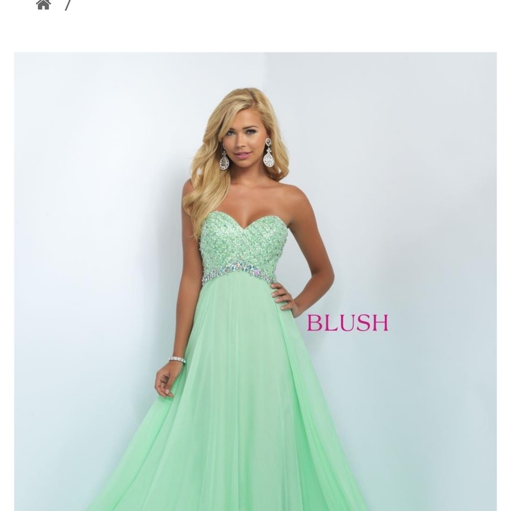 Stunning strapless honeydew/mint prom dress